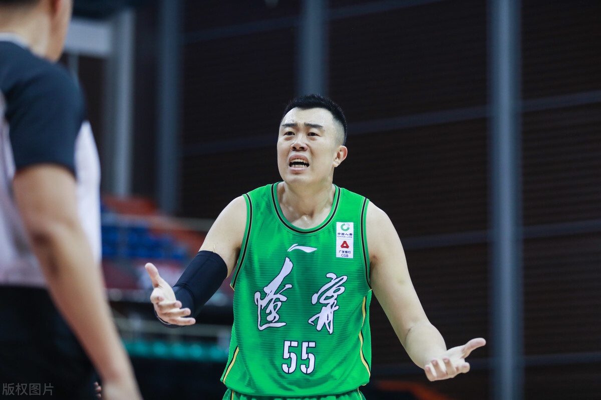 开云体育app-拜仁慕尼黑迎CBA常规赛关键赛；今夜迎来里程碑；话题不断；球探报告显示潜力的简单介绍